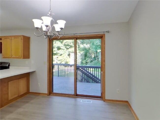 Foto del edificio - 5273 Lannon Ave NE