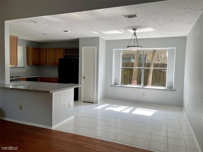 Building Photo - 3 br, 2 bath House - 2424 Willow Bend Drive
