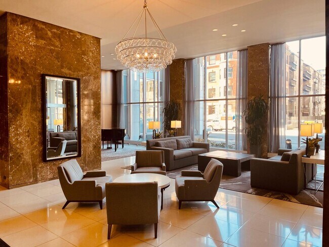 Foto del edificio - 655 W Irving Park Rd