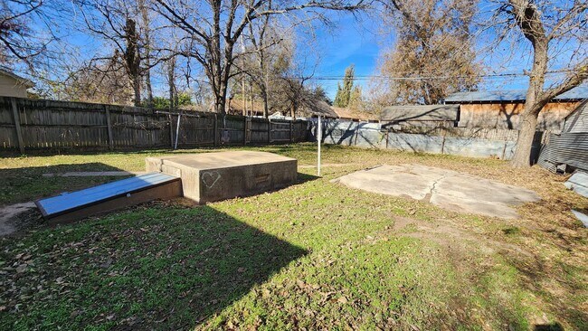 Foto del edificio - Near Fairgrounds!  1 Bed 1 Bath Duplex.  $650 per month!