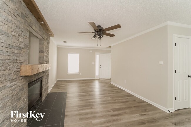 Foto del edificio - 6837 Babbling Brook Ln
