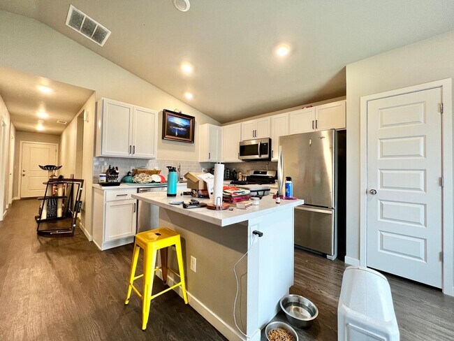 Foto del edificio - Stunning 3 Bed 2 Bath Ranch Home!