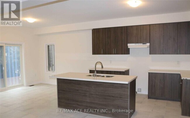 Building Photo - 316 Fleetwood Dr