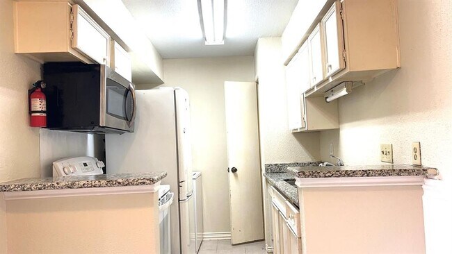 Foto del edificio - 2100 Wilcrest Dr
