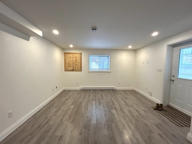 Building Photo - 15 Cherrybark Cres