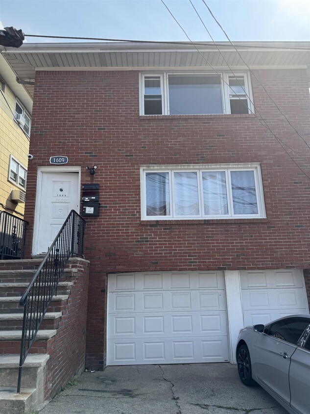 Primary Photo - 1609 73rd St