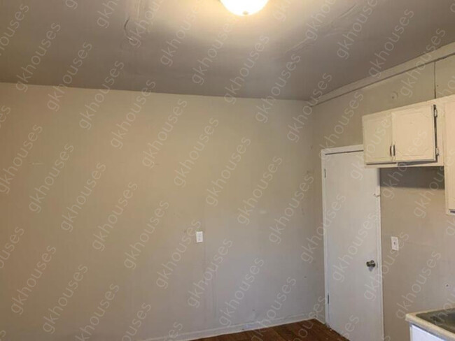 Building Photo - 2125 Arlington Ave