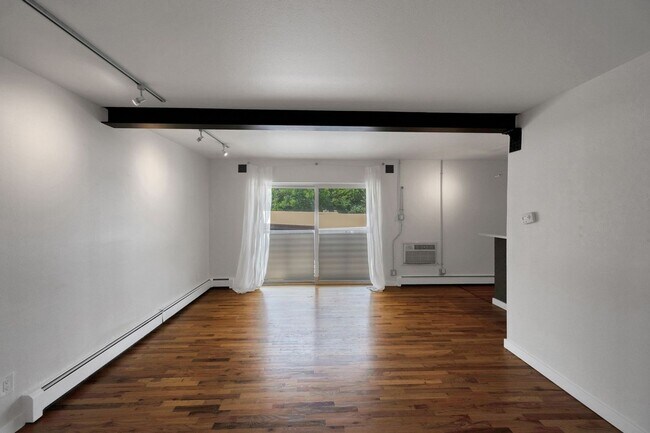 Foto del edificio - Charming 2BR Condo in Denver