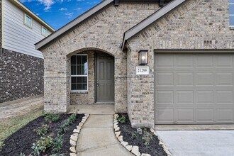Building Photo - 21259 Shr Blf Dr