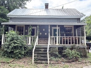 Building Photo - 135 Cohen St