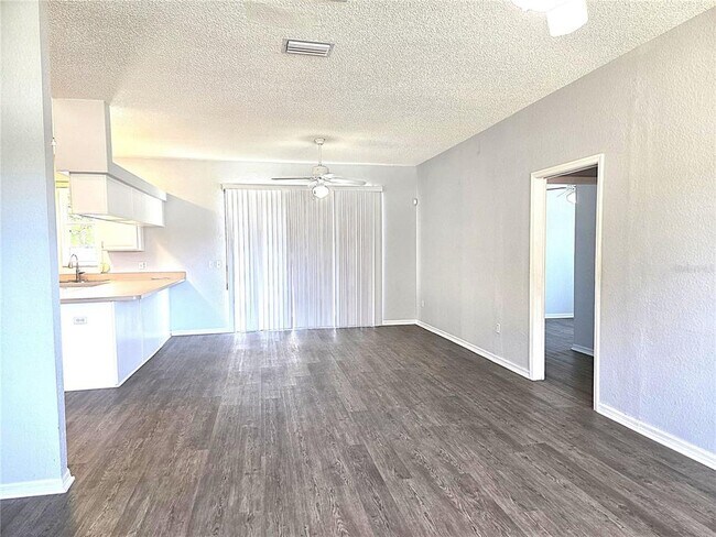 Foto del edificio - 11641 59th St N