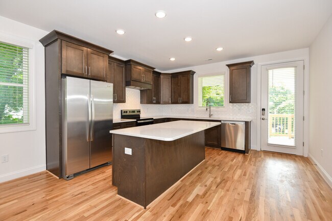 Foto del edificio - 1739 Crest Rd