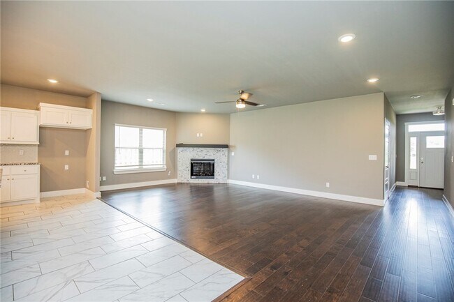 Building Photo - 2659 N Justin Dr