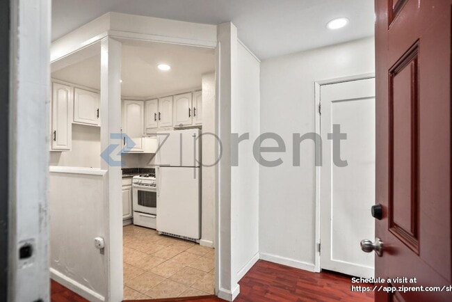 Building Photo - 669 33rd St