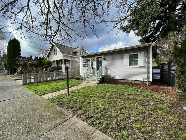 Building Photo - Charming 2Bd 1Ba Bungalow in St. Johns ~ U...