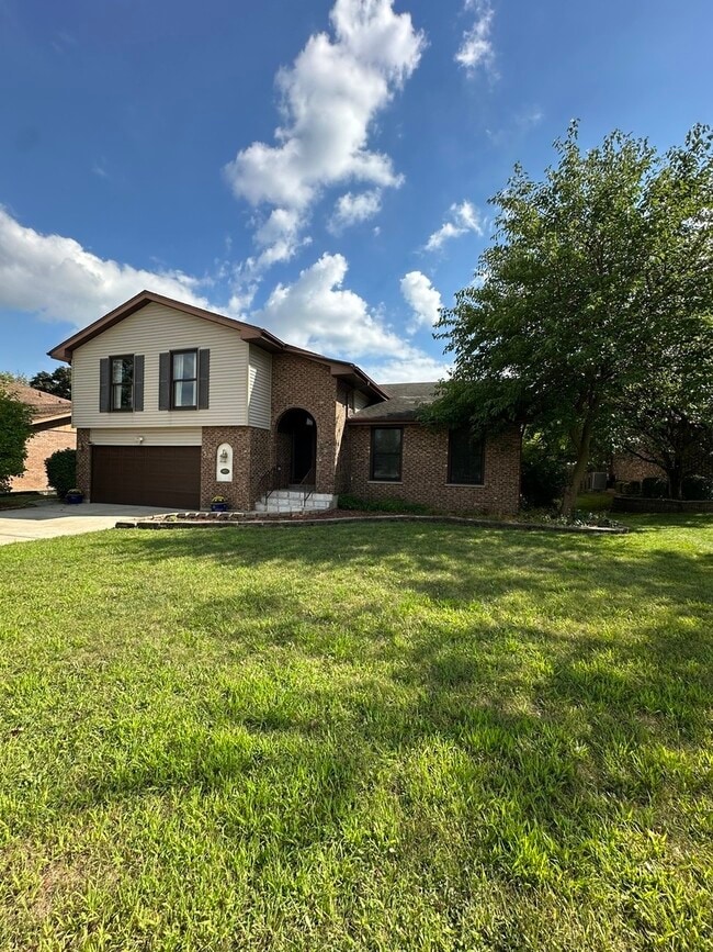 Building Photo - 567 Lorelei Dr