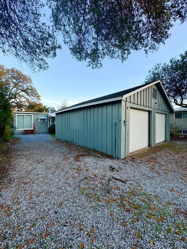 Building Photo - Looking for Tranquility? Look No Further!