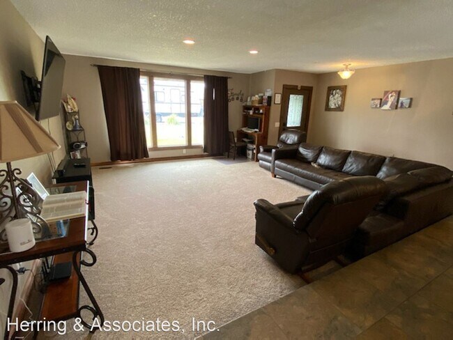 Building Photo - 3 br, 2 bath House - 1209 Ormiston