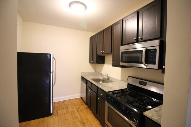 Foto del edificio - 2320 W Granville Ave
