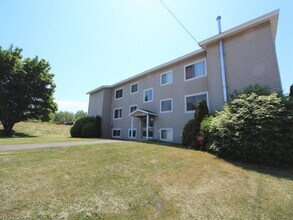 Building Photo - 445 Covert St