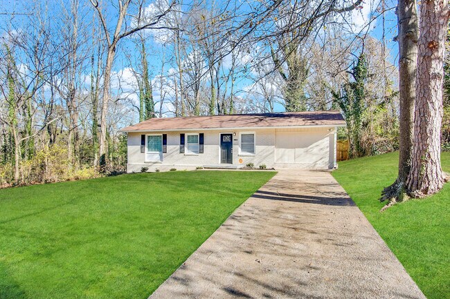 Building Photo - 2190 Westover Dr