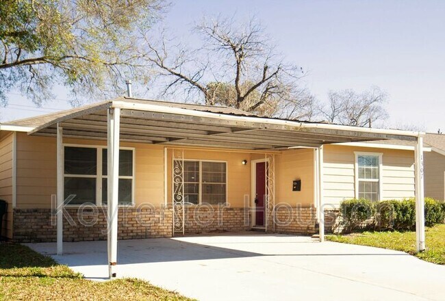 Foto del edificio - 1307 Birchwood Dr