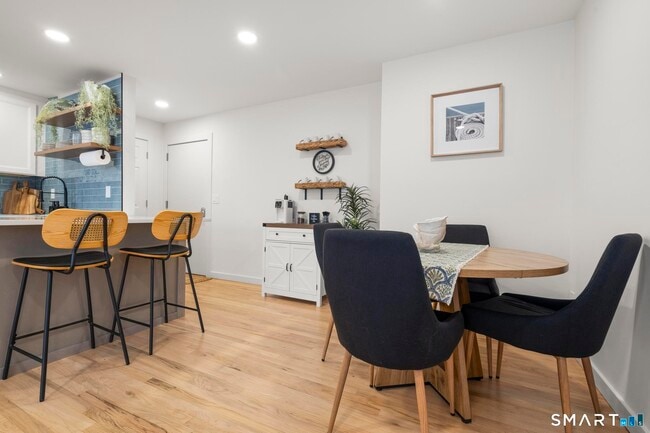 Building Photo - 1742 Boston Post Rd