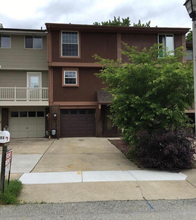 203 Cranbrooke Dr, Coraopolis, PA 15108 Townhome Rentals in