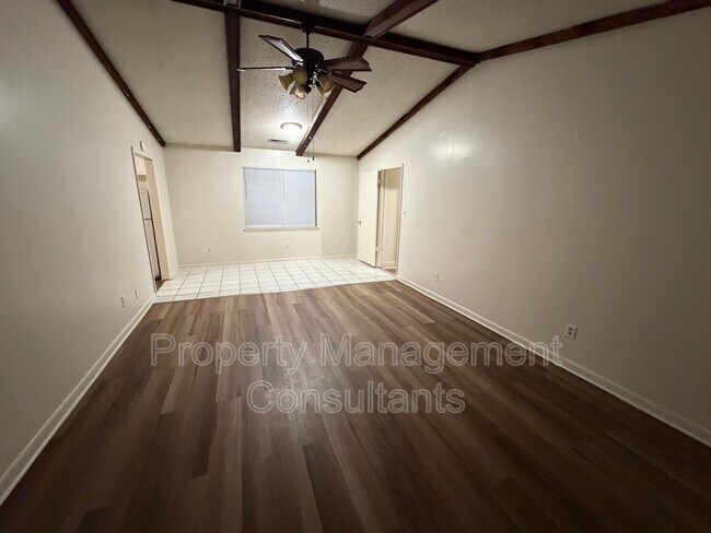 Foto del edificio - 22173 Ewell St