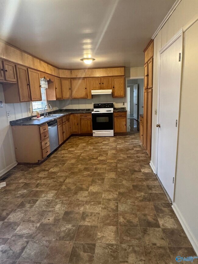 Foto del edificio - 2005 Rosewood Dr NW