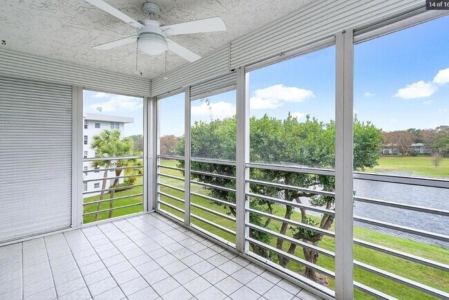 Foto del edificio - 4020 W Palm Aire Dr