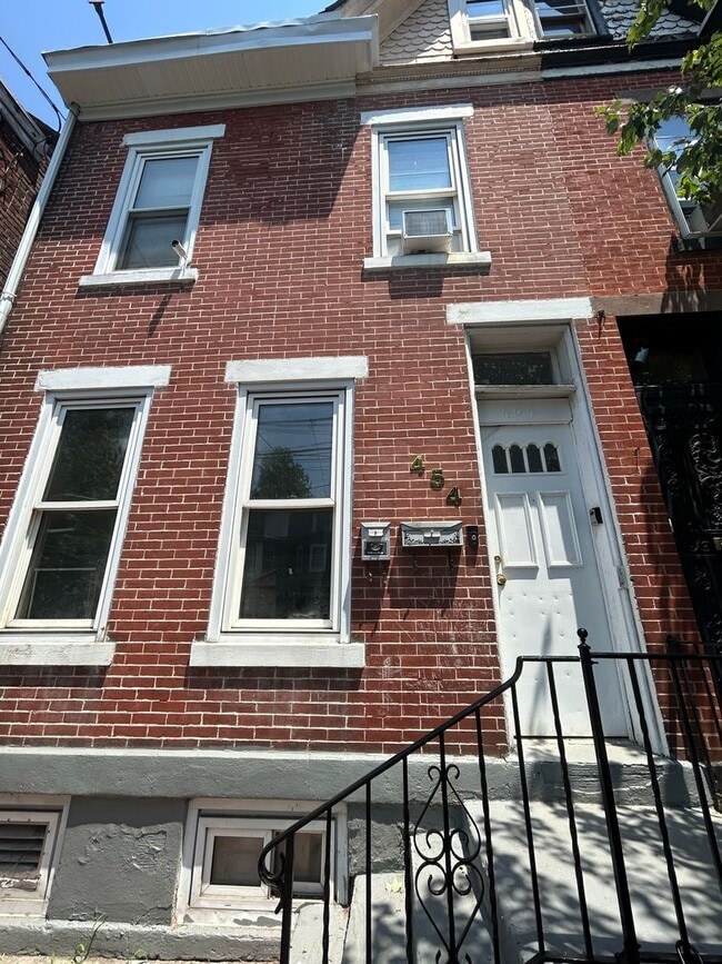 Building Photo - 454 W Hanover St