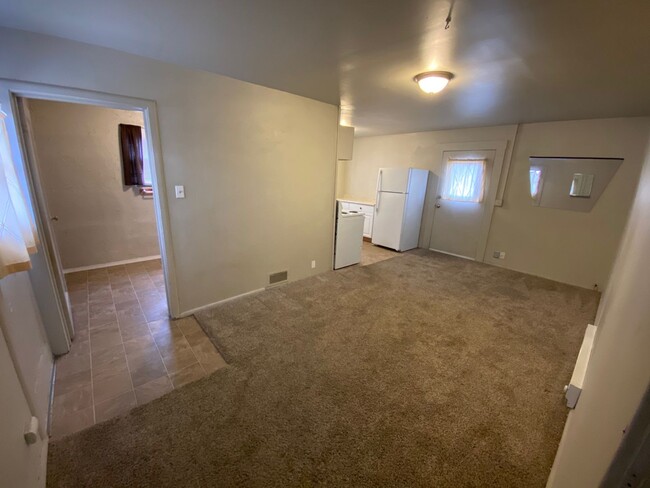 Building Photo - EN0229 Highland-2 unit-Guest + Main House
