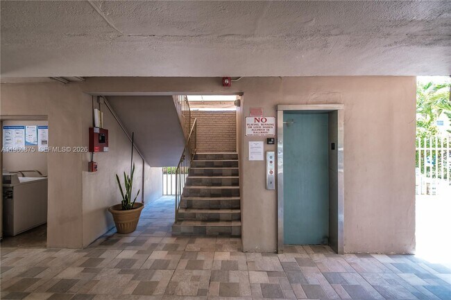 Foto del edificio - 16851 NE 18th Ave