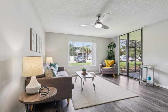 Building Photo - Lakeside Glen Apartments