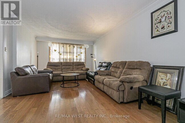 Photo du bâtiment - 99 Fairglen Ave