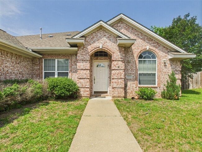 Building Photo - 3203 Von Trapp Ln