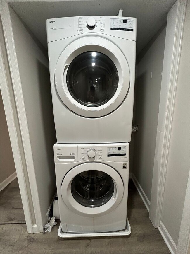 Building Photo - 2 Bd 2 Bath Condo in Shadowood Ready for M...