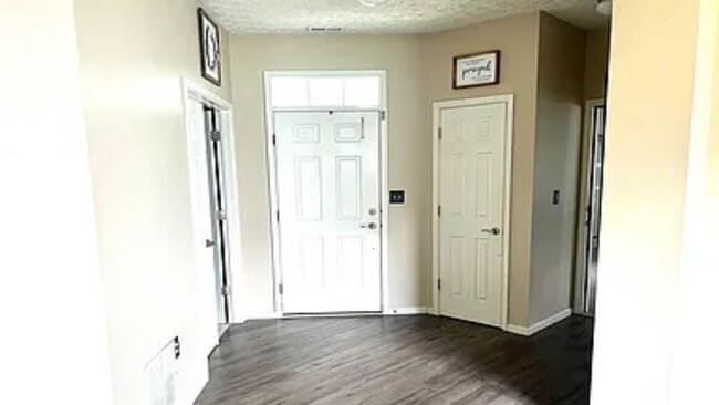 Building Photo - 9268 Tournament Dr