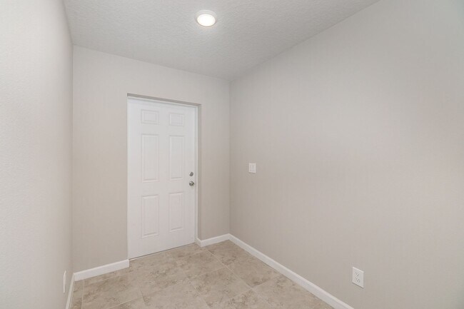 Foto del edificio - Nice 4 Bed 2 Bath