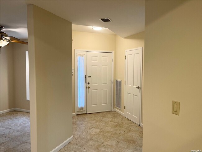 Foto del edificio - 120 Lakebridge Dr N