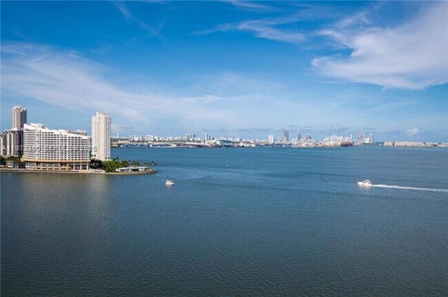 Foto del edificio - 1331 Brickell Bay Dr