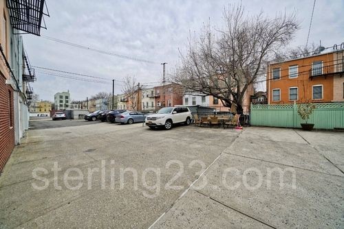 Foto del edificio - 24-41-41 24th St
