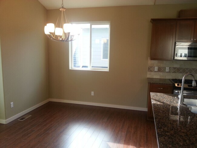 Building Photo - 3 br, 2.5 bath House - 4779 SE Dylan Way