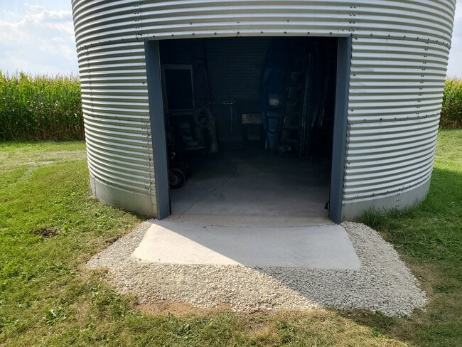 Building Photo - 7465 Keslinger Rd