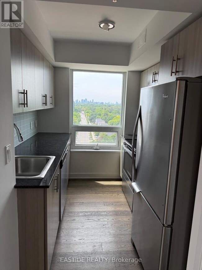 Photo du bâtiment - 1306 - 185 BONIS AVENUE