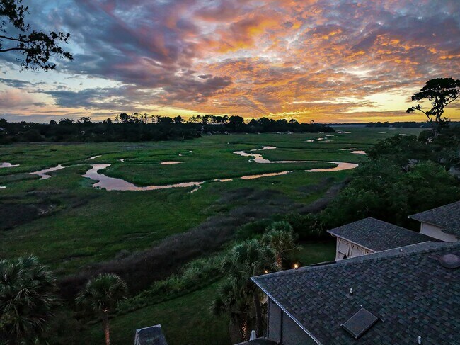 Foto del edificio - Spectacular Sea Pines Home - Marsh/Water Views!