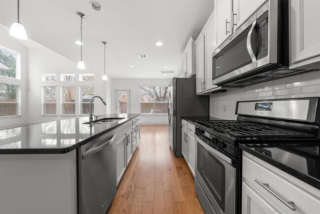 Foto del edificio - 1501 Homespun Rd