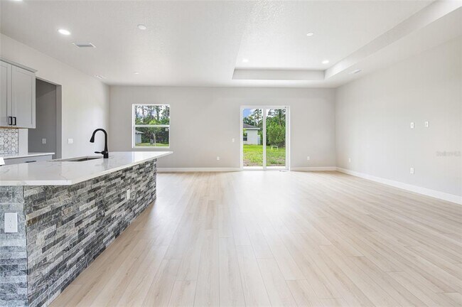 Building Photo - 2635 Snug St