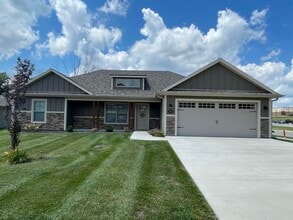 Building Photo - 1451 Spring Mountain Dr